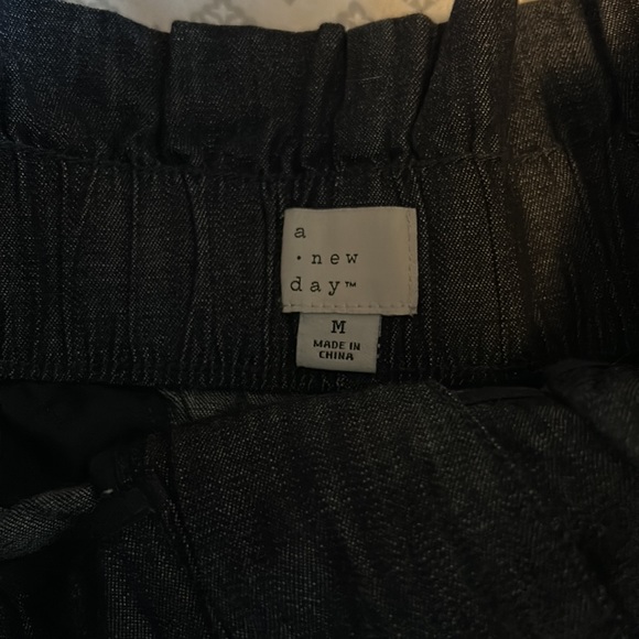 A new Day Chambray Paper-bag Shorts - Medium NWT - Picture 3 of 4